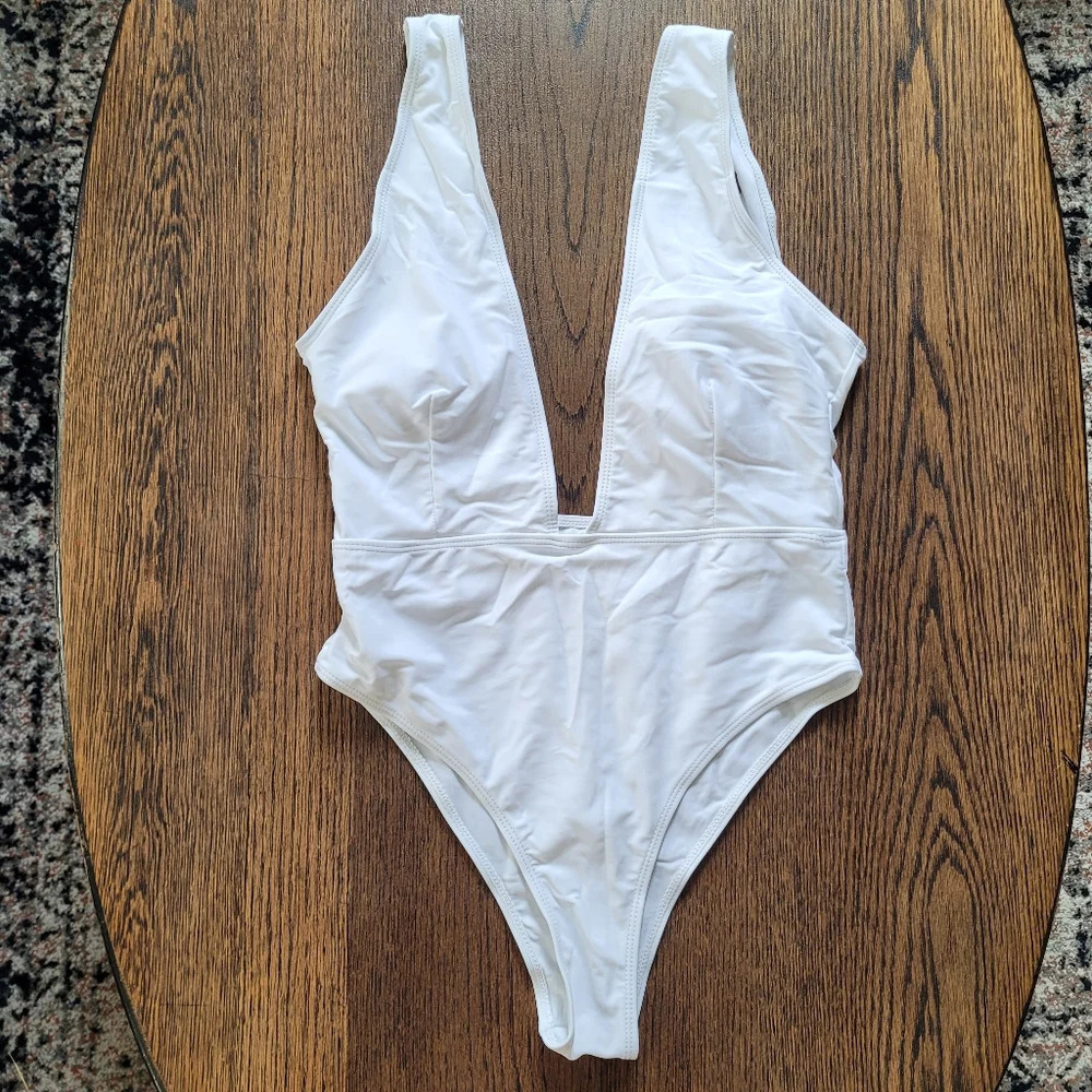 Zaful Swim White Plunging Neckline One Piece Swimsuit Size Women's 8 Large